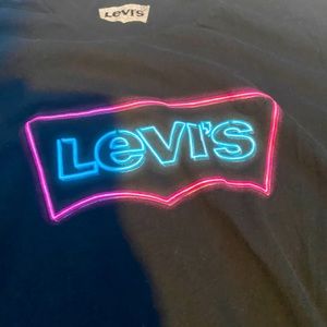 Black Levis Tshirt